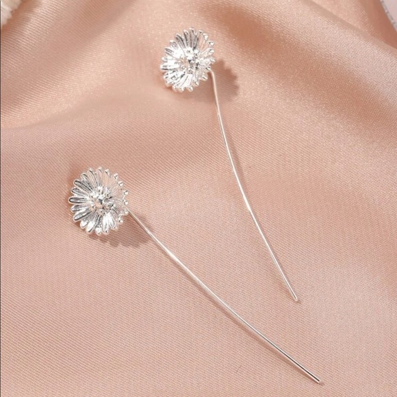 New Flower Design Earrings - Picture 2 of 2